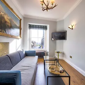 Upper Bow - Luxurious, Modern 1br Near Castle , Edinburgh United Kingdom