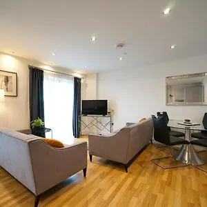 Modern 2 Bed With Juliet Balcony - Dhb Leeds (West Yorkshire)